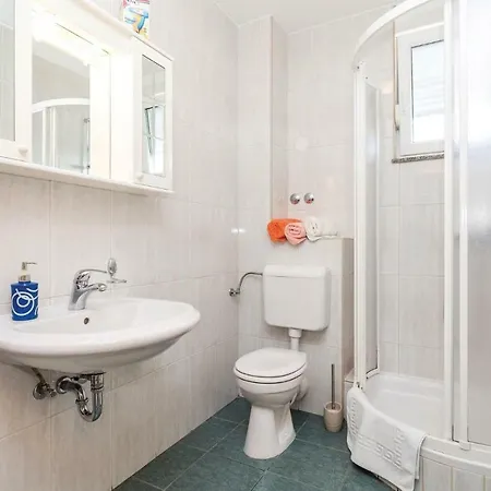 Two-bedroom In Apartamento